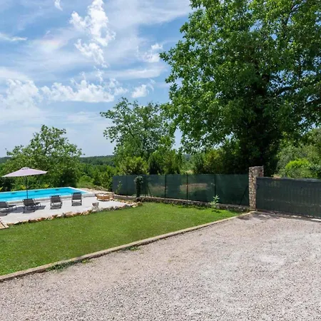 House With Private Pool Ladybug *