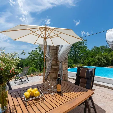 House With Private Pool Ladybug Villa *