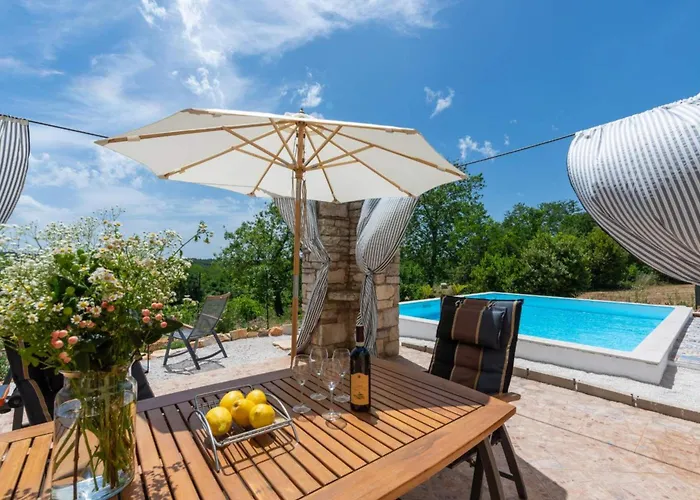 House With Private Pool Ladybug Βίλα *