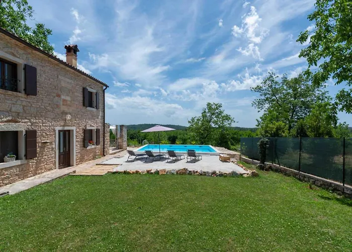 Βίλα House With Private Pool Ladybug