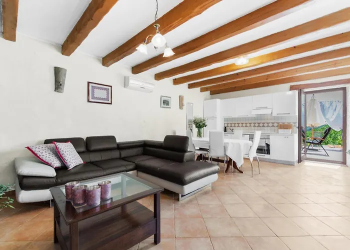 House With Private Pool Ladybug Βίλα Milotski Breg