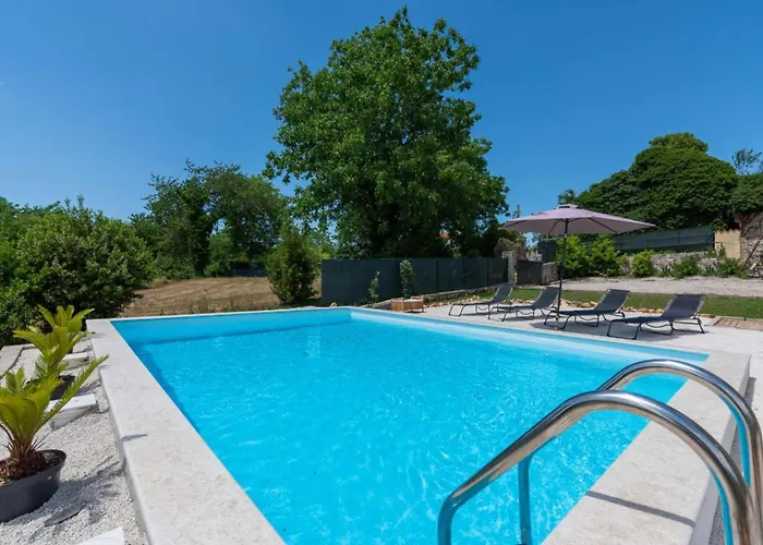 House With Private Pool Ladybug Milotski Breg